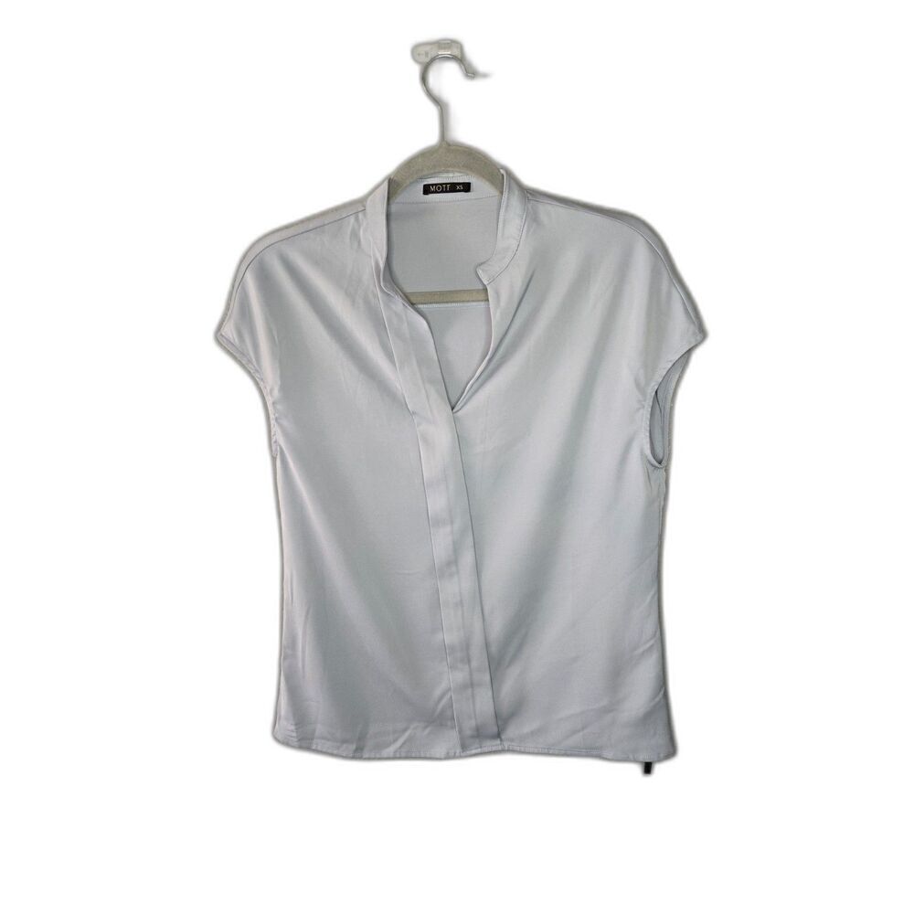 MOTF Women's Light Blue Short Sleeve V-Neck Blouse Size XS NWOT